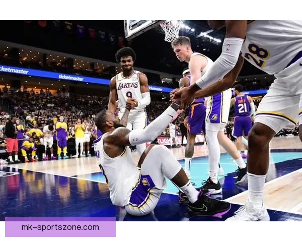 NBA历史首例父子同场助攻 布朗尼接詹姆斯传球命中三分